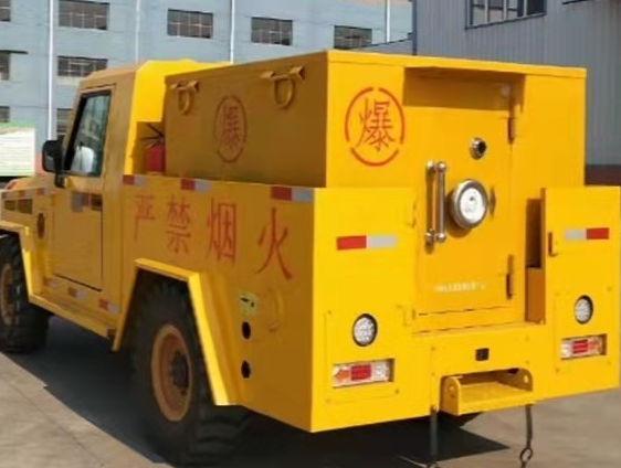 雨湖凯龙爆破器材运输车：保障爆破任务的安全运行