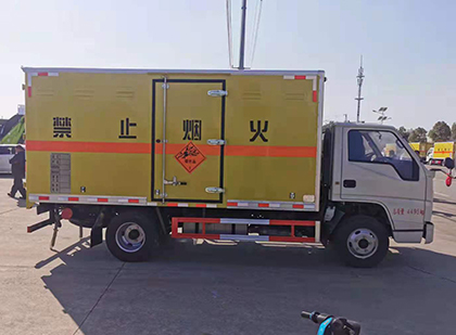 雨湖爆破器材运输车技术升级与安全合规新趋势